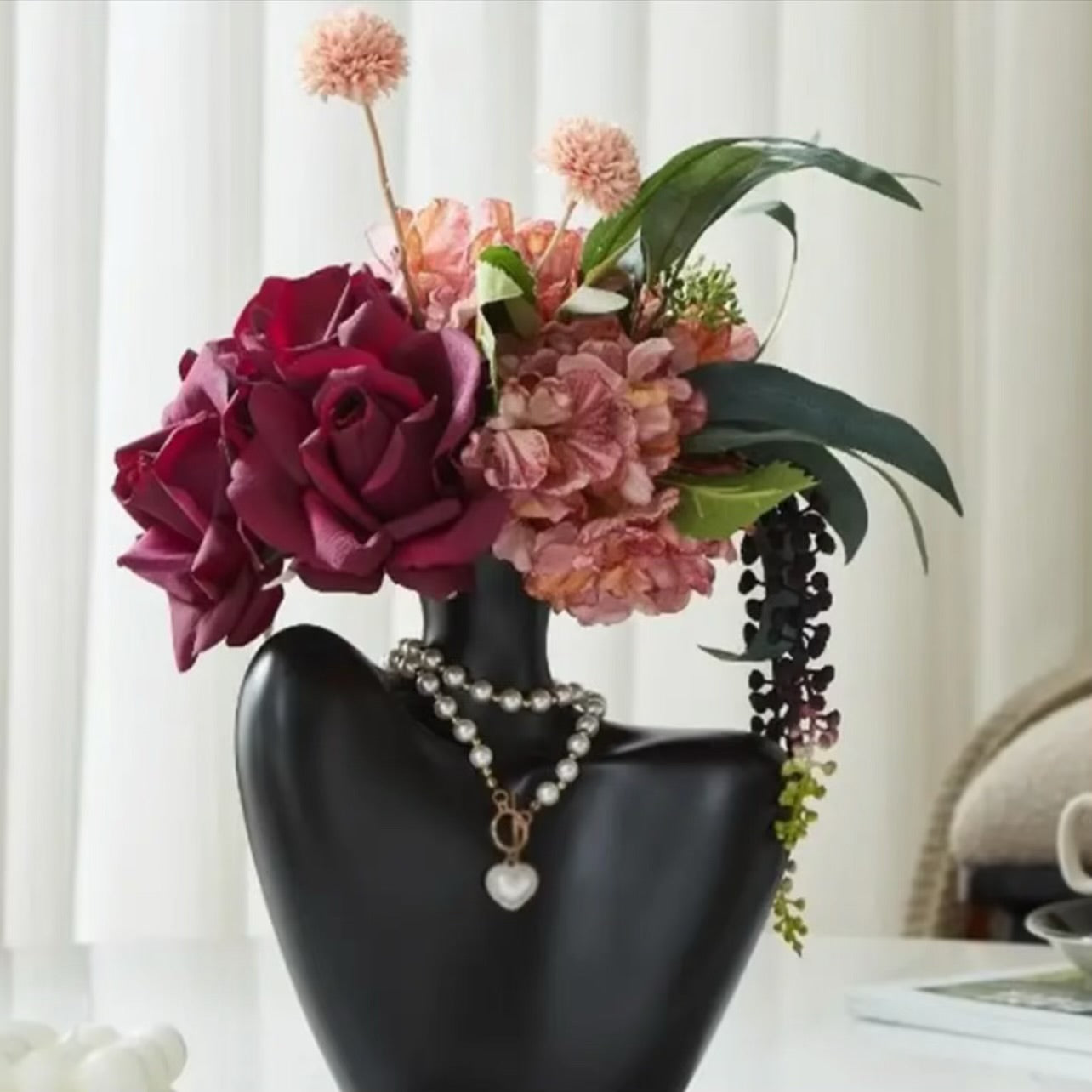 Flower vase and jewelry display stand