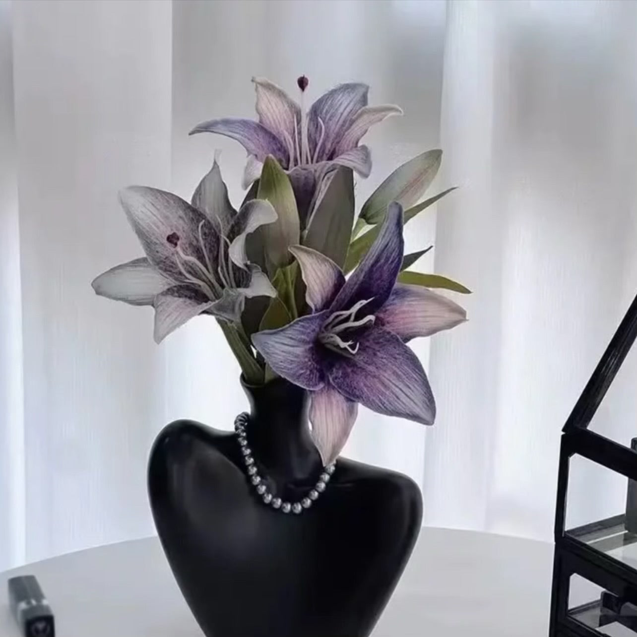 Flower vase and jewelry display stand