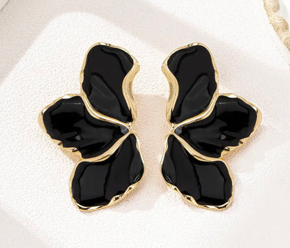 Flower shaped black and gold earrings